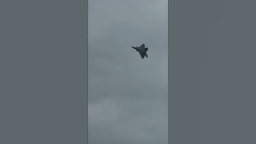 F-22 Raptor Extreme Maneuverability at Airshow#f22raptor #militaryaircraft #aviation #fighterjet