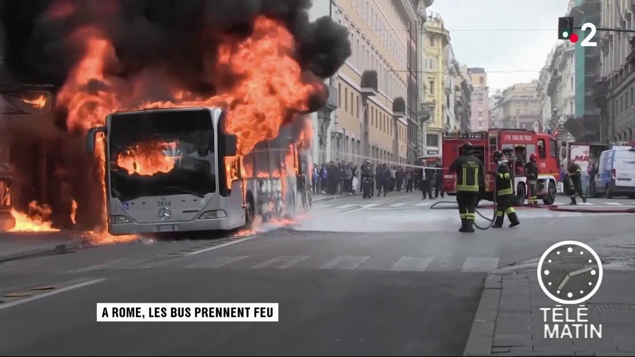 Sans frontières - Rome : les bus publics prennent feu en plein service