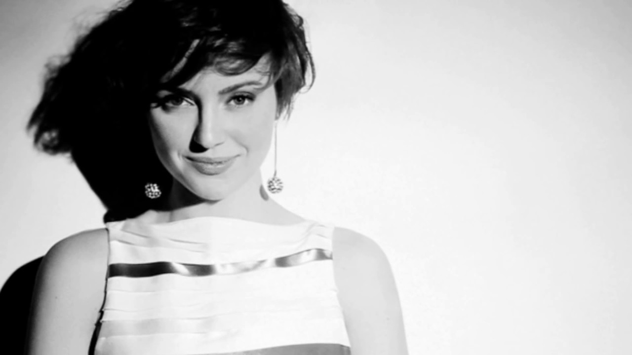 Оживающие фото. Синемаграфии жульена дувье. Туллиус хейер. Девушка красится. Это могут быть как живые.