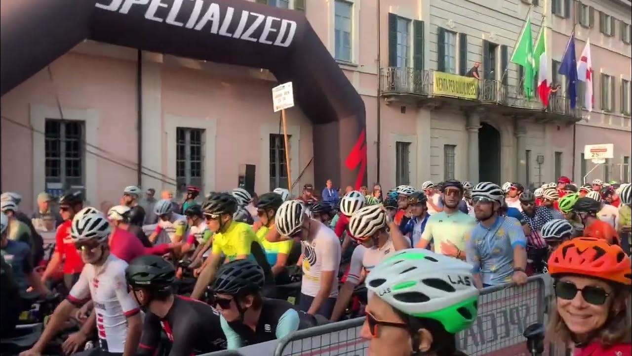 Varese la partenza della Gran fondo Tre Valli Varesine 2023 YouTube