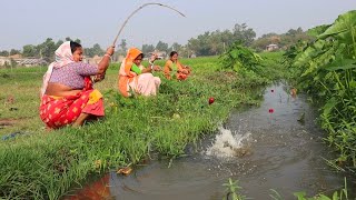 Fishing Video || Traditional lady is catching big fish in the canal using different types of food