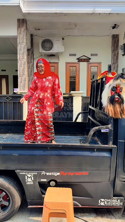NENEK JOGET SIKILE 🤣 | NURRAYNI25