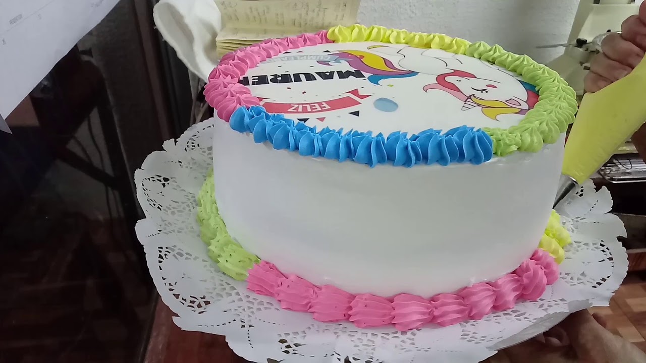 Featured image of post Torta De Unicornio Decorada Con Crema Hermosa torta de cumplea os decorada con fondant y unicornio modelado a mano