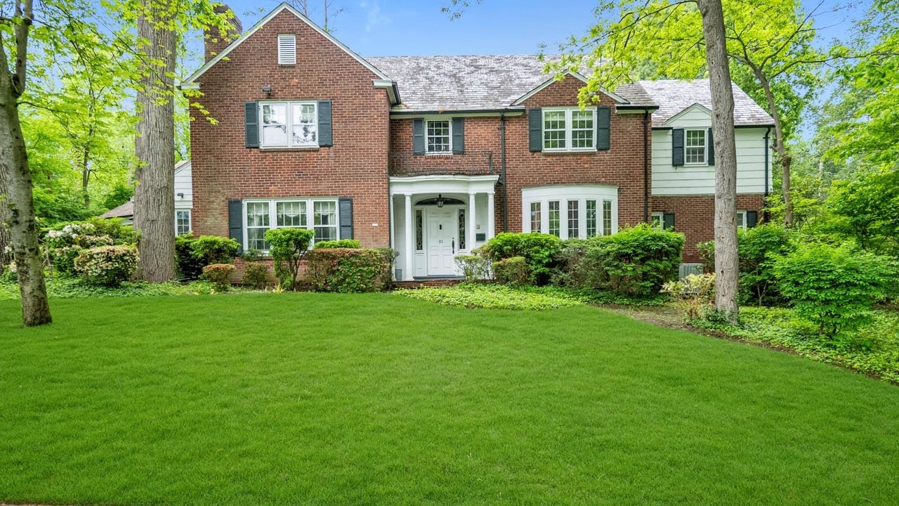 111 Clent Rd, Great Neck, NY