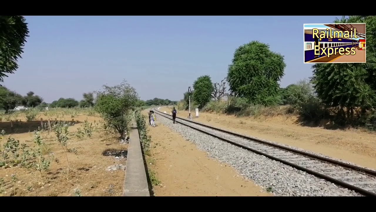 DEE-SIKAR 14812 express enters Sikar Junction
