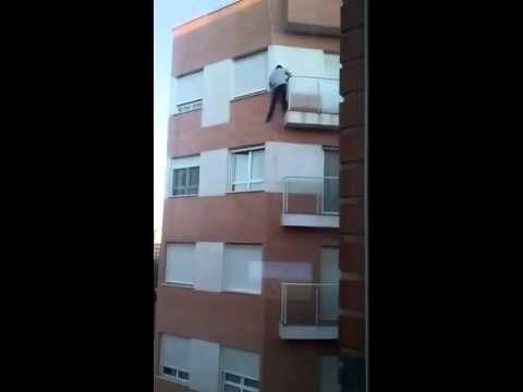 Video: ¿Por qué se golpeó a la cina para que se incendiara?