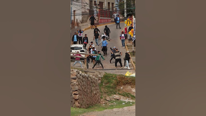 Garcilaso, Alianza Lima Supporters Fighting in the Street with Stones, Machetes