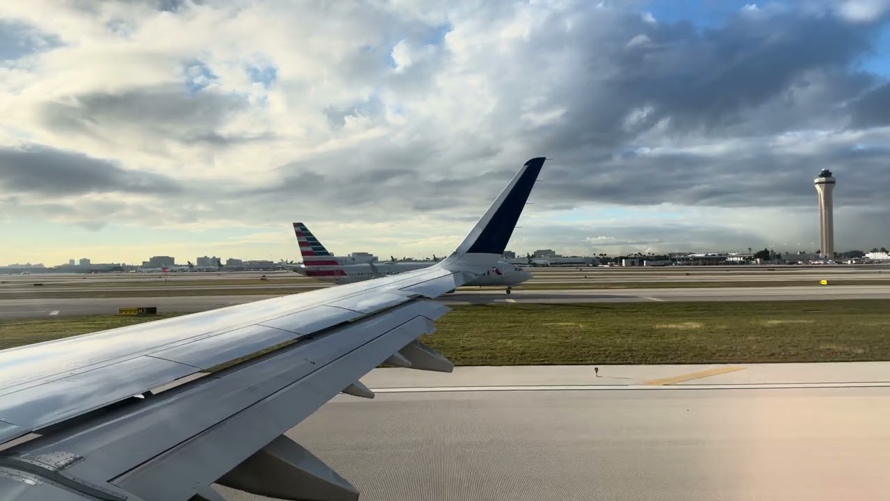 Delta A321neo takeoff from Miami International Airport