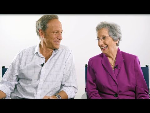 Video: Mike Rowe Nettowaarde: Wiki, Getroud, Familie, Trou, Salaris, Broers en susters