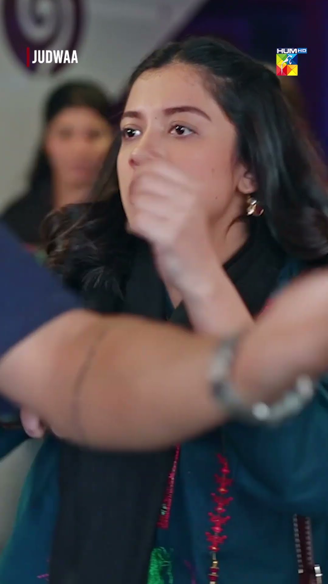 Behan Ap Kon Hein..?? #ainaasif #adnanrazamir #shorts #judwaa #mominaduraiddramas