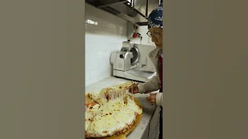 The Cheesiest Pizza 