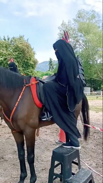 Masya Allah, cara ukhti bercadar naik kuda