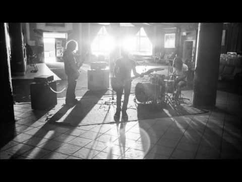 HEADBENGS – Félember