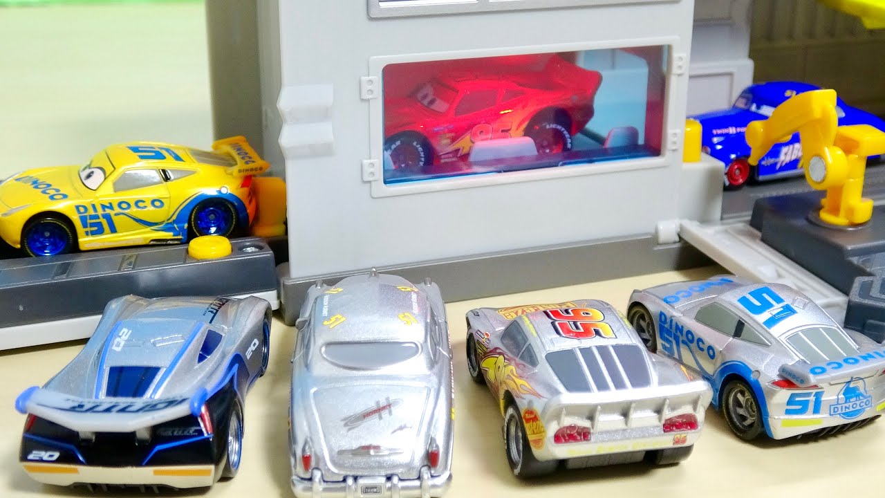色がないカーズトミカ, 粘土で綺麗に色をつけよう♪ 洗車場で綺麗にし