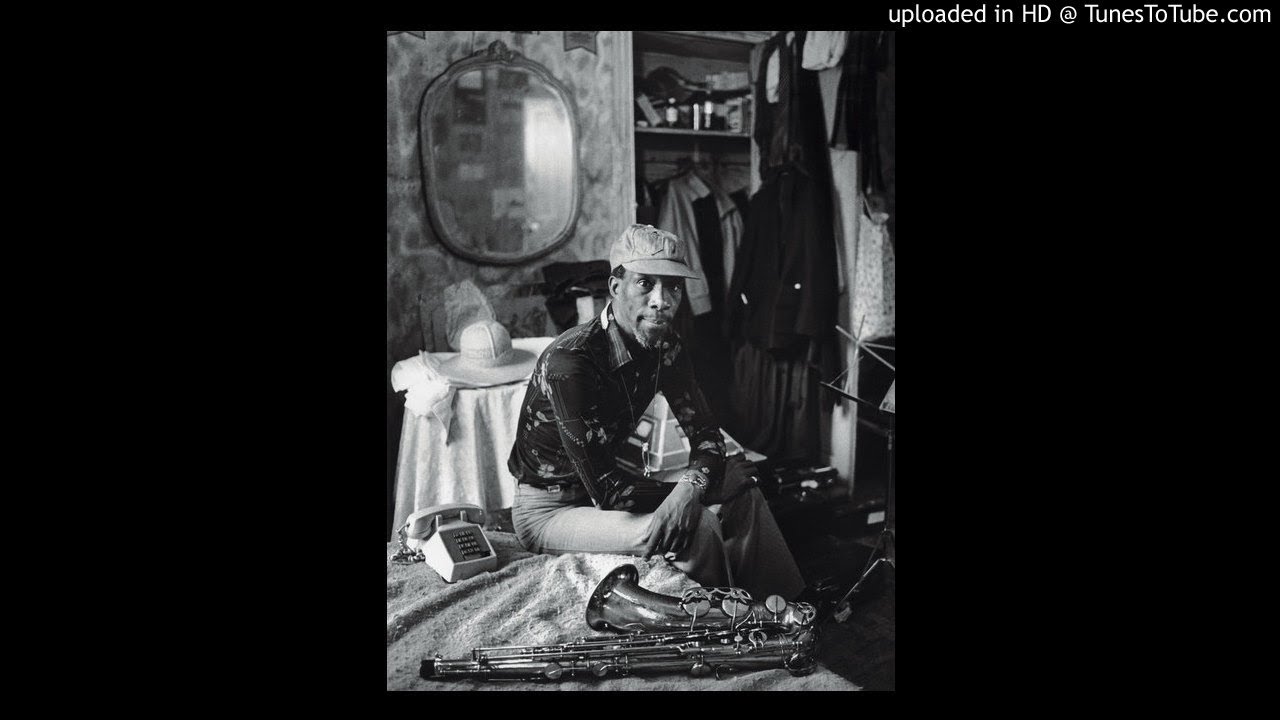 Guarda Lights on a Satellite - Sun Ra Arkestra (1979) su YouTube