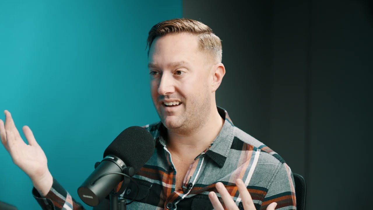 Dean Piper on 'stitching up' Caroline Flack | The Emma Guns Show Clips