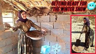 Download Lagu A Homeless Mother Protected Her Cabin from Snow and Freezing Winter MP3