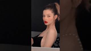 Kırmızı Ruj Mükemmel Değil Mii? Sumru Özden