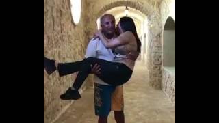 رولا يموت يحملها مليونير لبناني في قبو قصره ويوجه رسالة