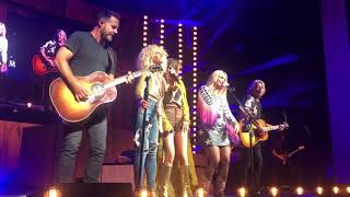 Miranda Lambert and Little Big Town sing "Goodbye Earl" live on the Bandwagon Tour