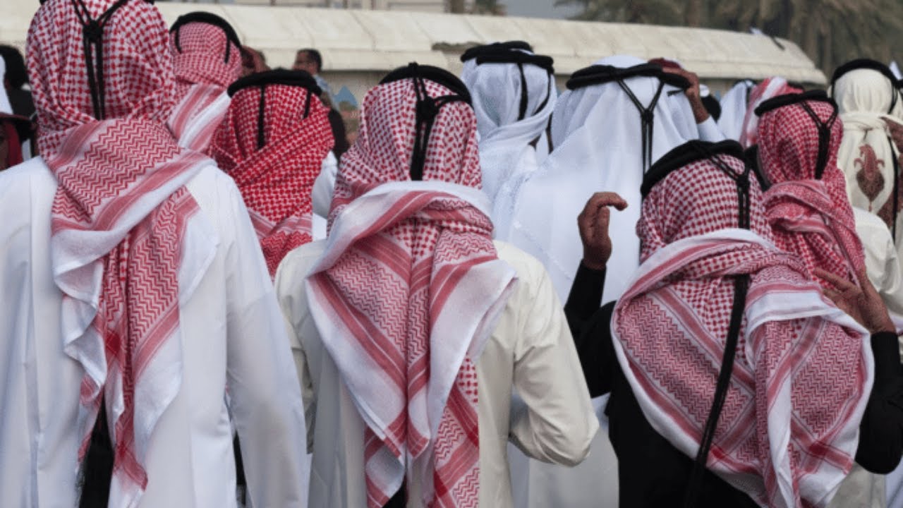 мусульманка. Qatar people. объединённые арабские эмираты национальная одежда. тунис 19 век. мавры арабы и берберы в средние века.