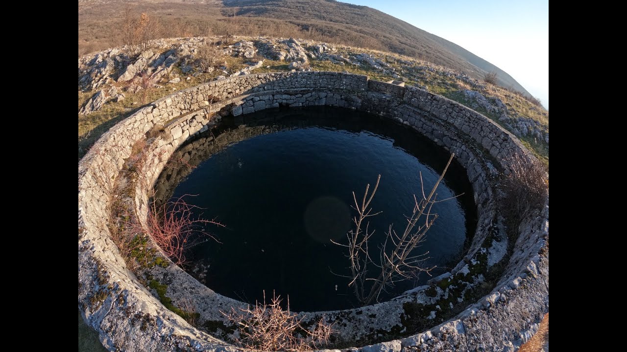 UNIŠTA-SELO KOJE JE NI AMO NI TAMO