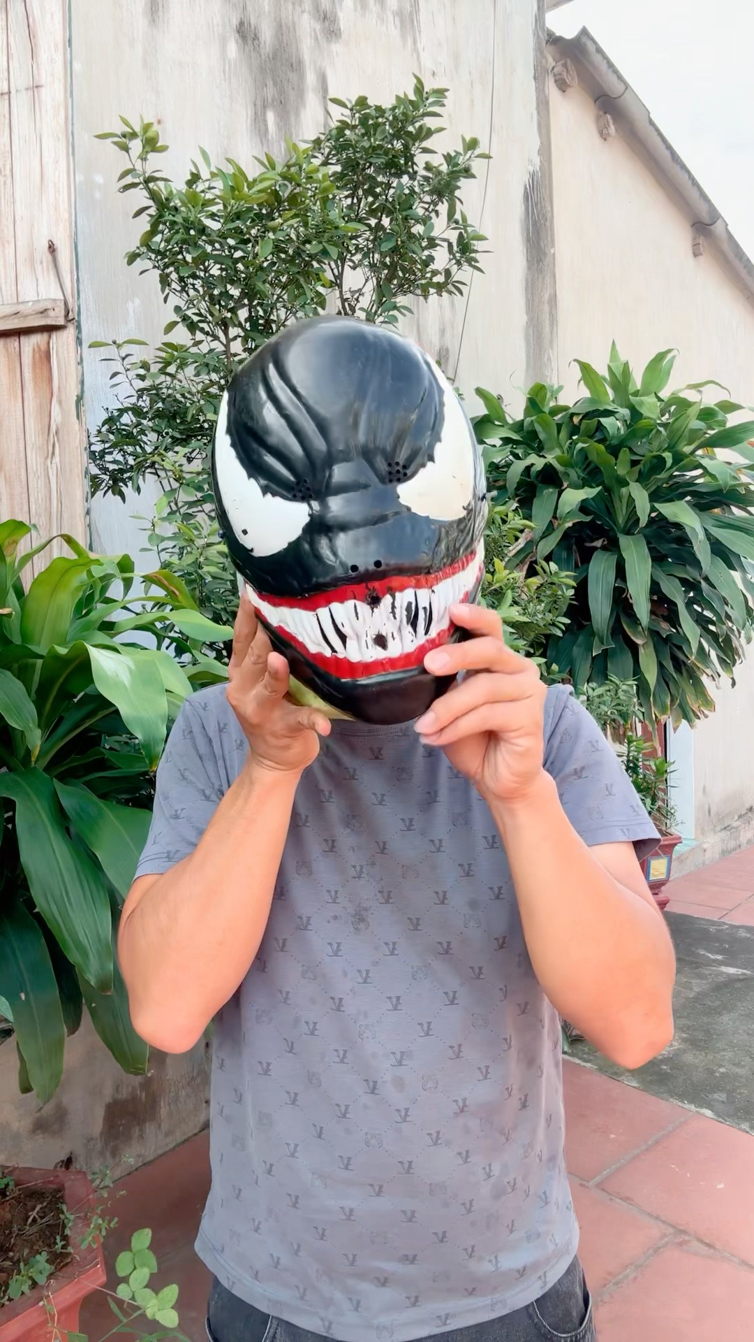 Search for a Spider-Woman mask - YouTube