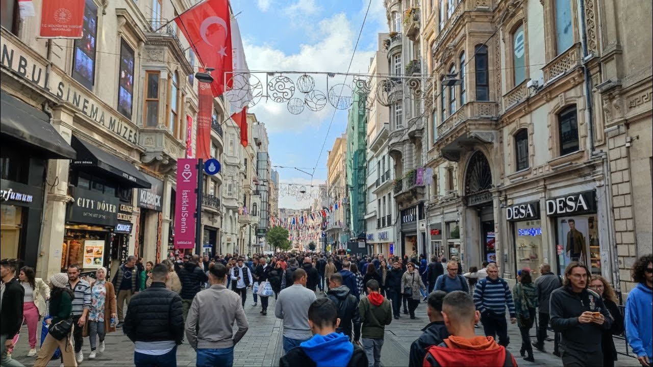 ISTANBUL. Istiklal street. Three hours before the tragedy...