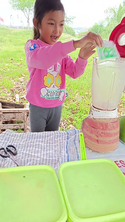 mba meydiana lagi jualan popice