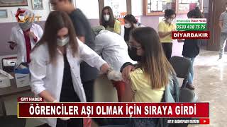 ÖĞRENCİLER AŞI OLMAK İÇİN SIRAYA GİRDİ