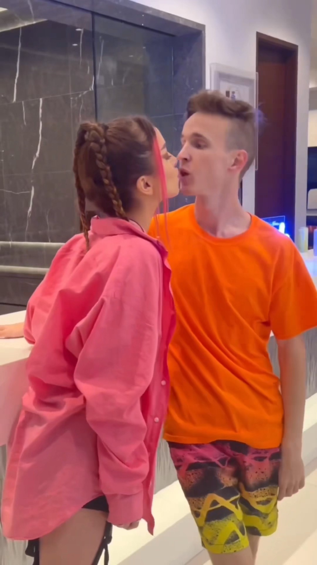 Twins kissing CUTE girl ?? PRANK
