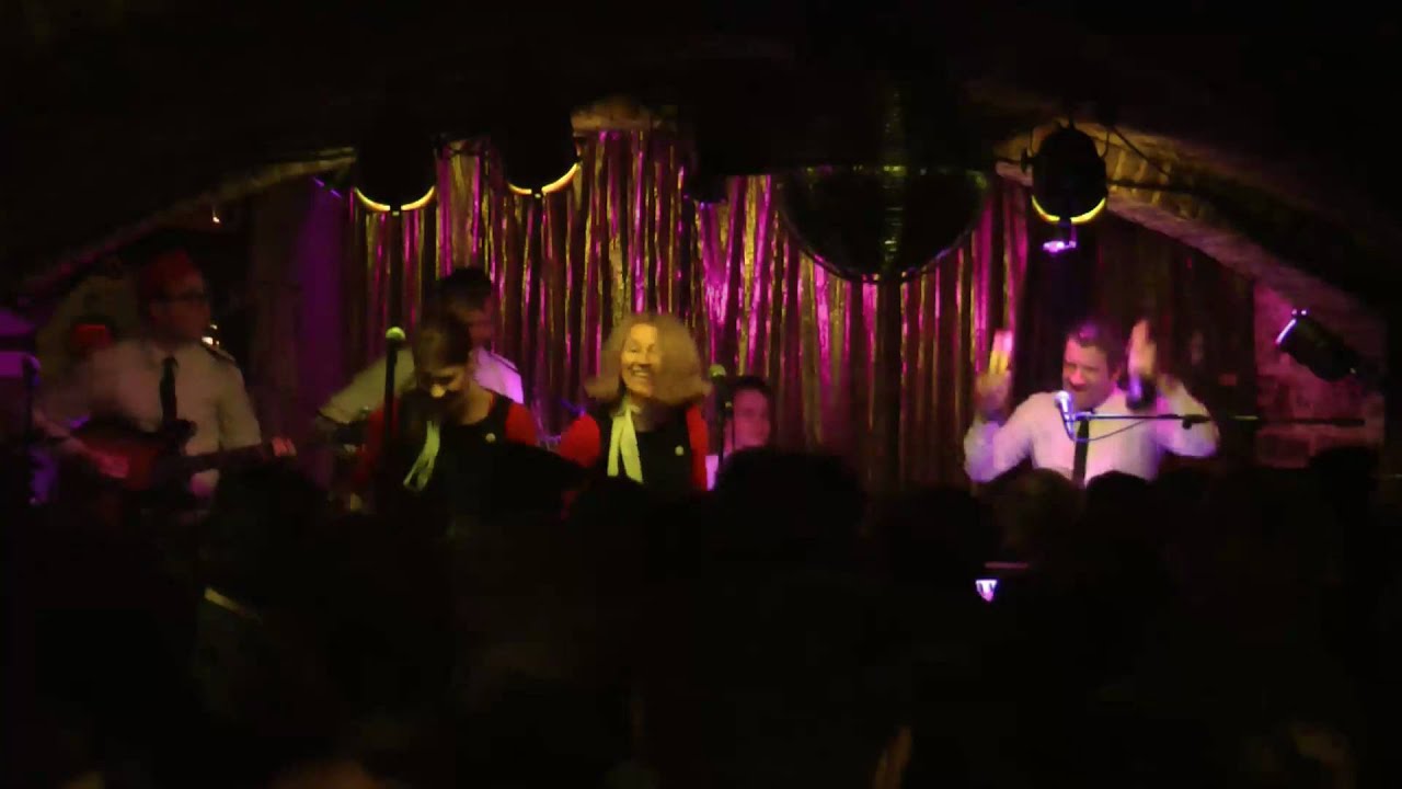 The Montesas & Montesitas - Wilde Nacht