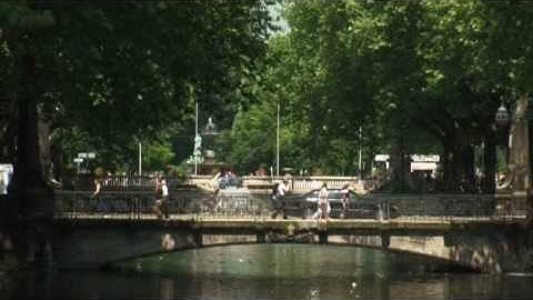 Linear consumption functions: East and West Germany. METAL film 2.02