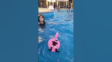 Thumbnail of Esto es vida 😇 Nadando en la Piscina 😍 #piscina #agua #vacaciones #salvavidas #clavados #natación