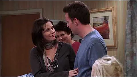 ¿Estaba Monica embarazada en la temporada 10 de Friends?