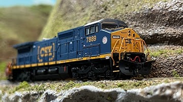 Atlas N Scale CSX Dash 8-40CW Relaxing Run on the Layout