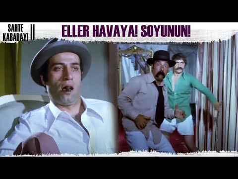 Sahte Kabadayı | Babanın Oğlu Kemal, Muhtar'ın Adamlarını Maymun Ediyor!