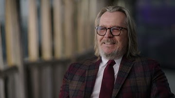 Harry Potter 20th Anniversary Return To Hogwarts - Itw Gary Oldman (official video)