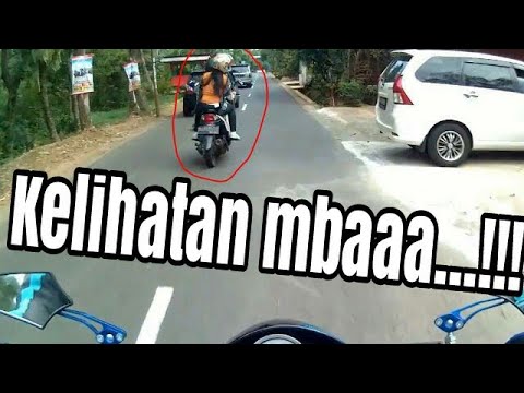 Itu kelihatan mbak ! Kejadian unik dijalan raya