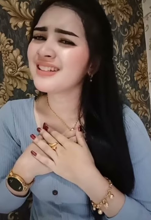 story wa cewek cantik nyanyi