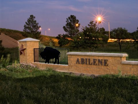 Vidéo: Abilene a-t-il un aéroport ?