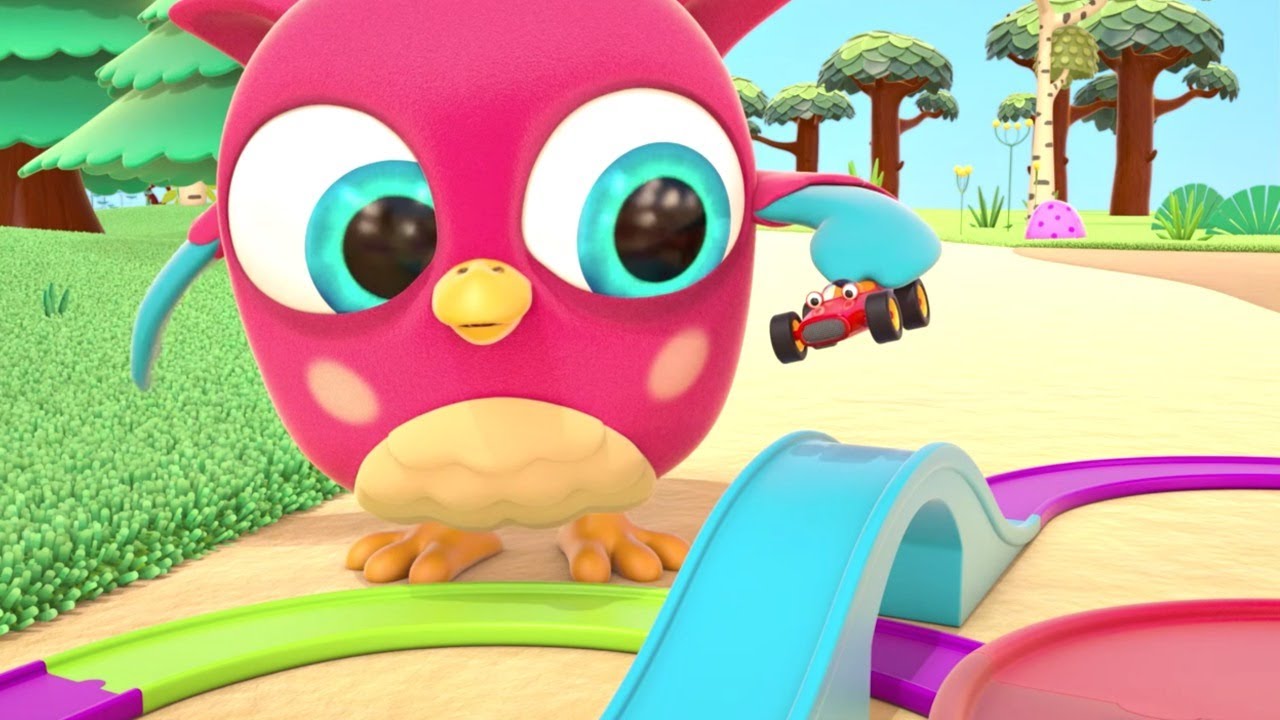 Uggleungen Hopp Hopp och Hackspetten Hack Hack leker med fordon. Tecknade filmer för barn