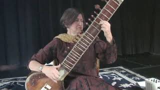 Playing Pulse-Like Patterns on a Sitar
