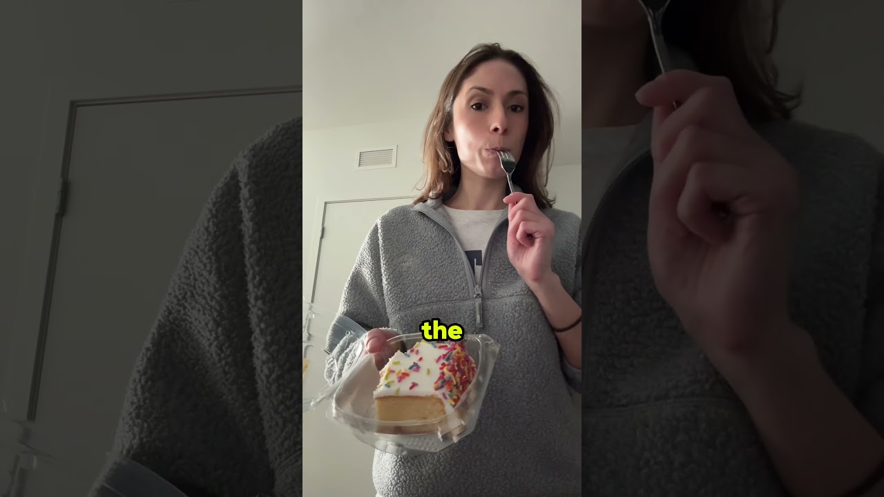 Покупаю торт на день рождения, чтобы пережить январь 🎂😩 