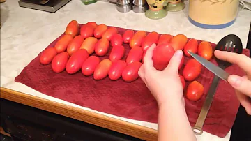 Jak loupat římská rajčata na omáčku?