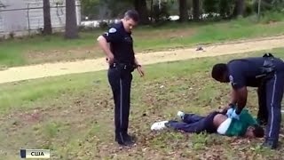 В США полицейский расстрелял безоружного негра: видео . В США полицейский расстрелял безоружного негра: видео .