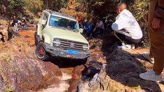 Gwm Tank 300 2.0L Vs Land Cruiser Prado 3.4L V6 | The Driver Has Excellent Off-Road Driving Skills