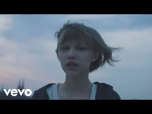 Grace VanderWaal - Moonlight (Video) class=