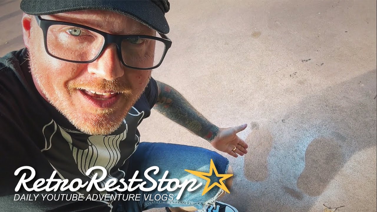 Epcot Mystery Footprints & Spending The Evening In Walt Disney World | Retro Rest Stop