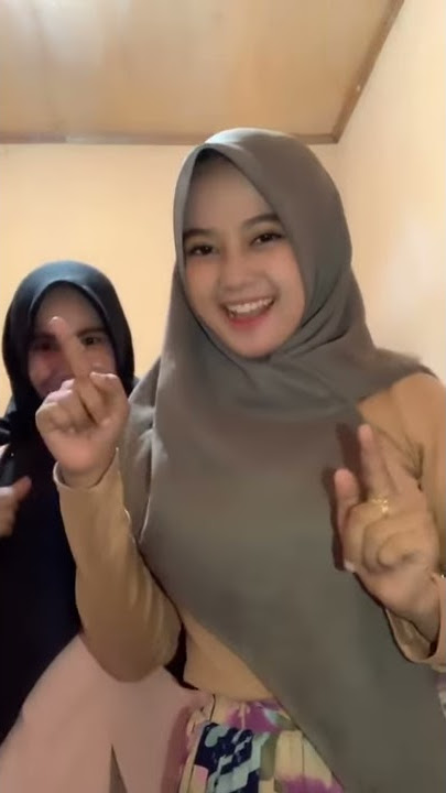 Story wa-jilbab cantik bergoyang